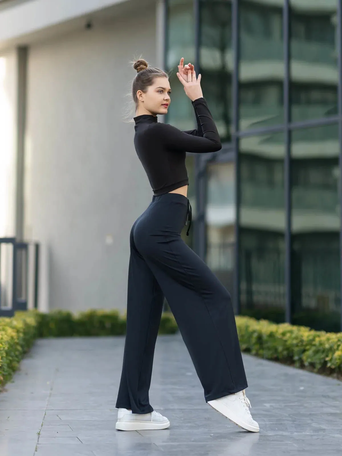 Black Lismina Mumbai Yoga Pant