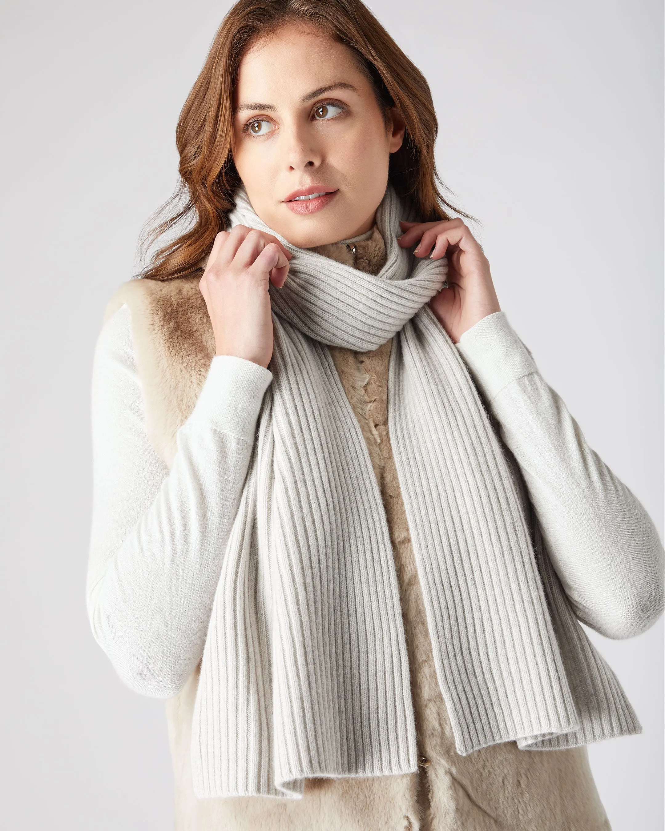 Short Ribbed Cashmere Scarf in Pebble Grey - Unisex