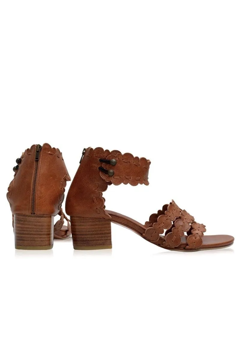 Vintage Camel Seaside Leather Sandals